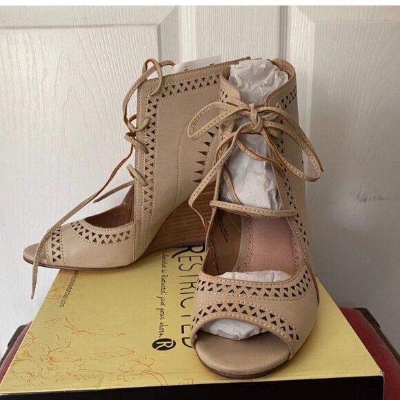 RESTRICTED "Slow Motion" Southwestern Stacked wood wedge Heel Booties Ankle *8M* - Picture 2 of 7